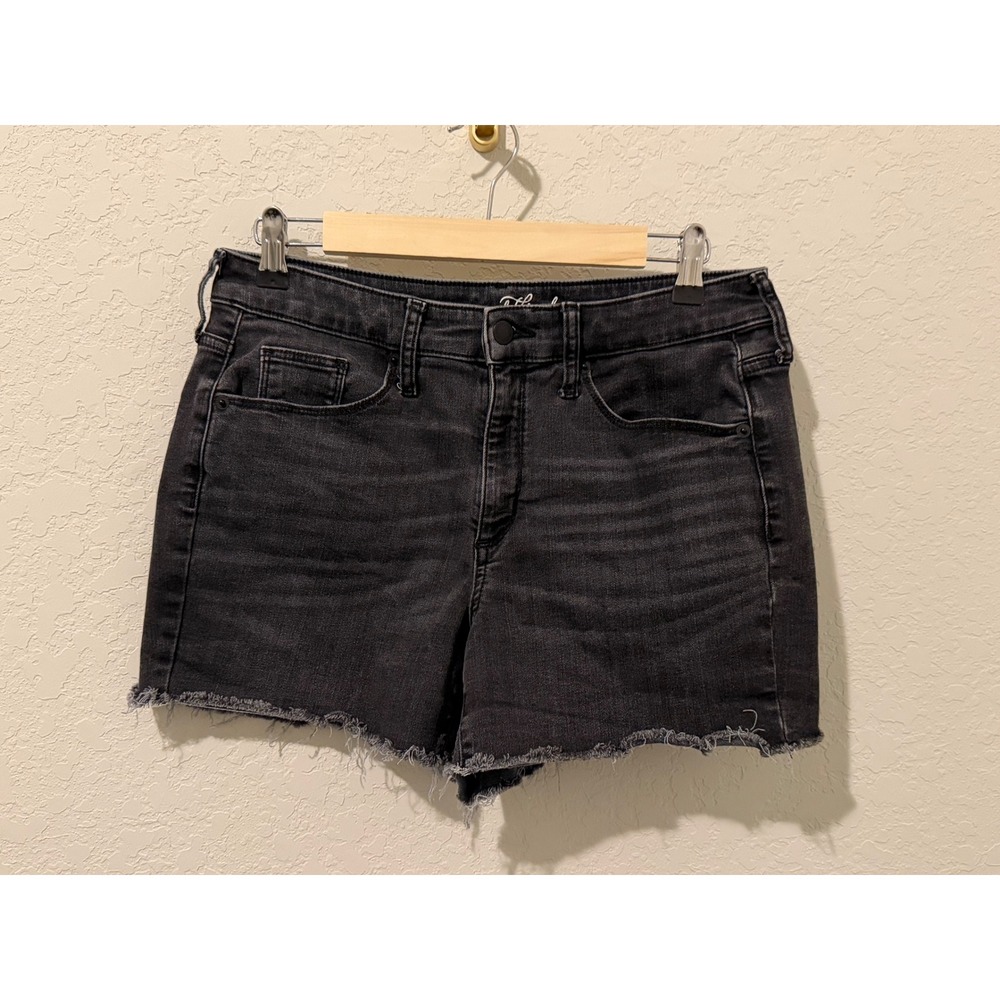 Universal Thread Womens High Rise Midi Denim Shorts Black Frayed Hem Size 8/29